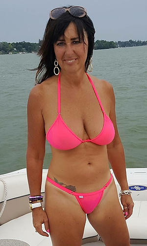 sex galleries of women in bikinis