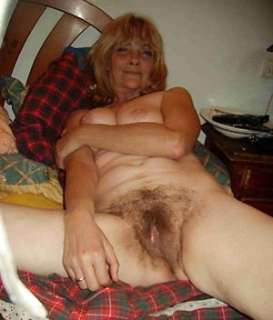 old housewife pussy love posing nude