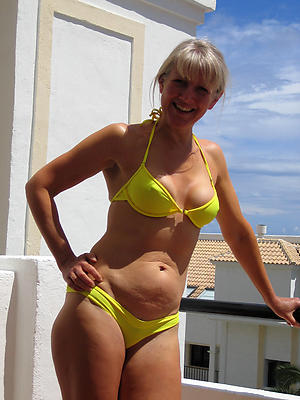 sexy women in bikinis tiro pics