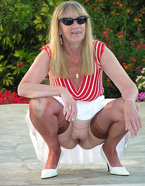 granny upskirt pussy amateur pics