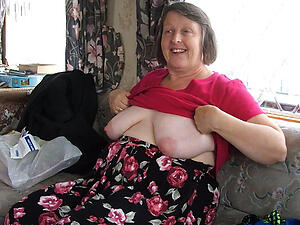 xxx pictures of older housewives