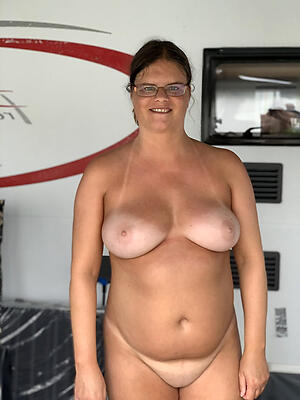 xxx pictures of sexy older tie the knot pussy