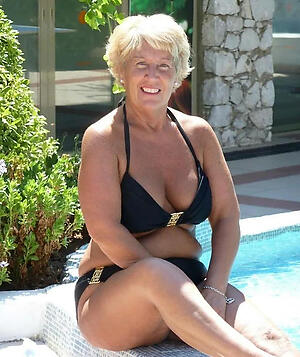 porn pics of X bikini grannies