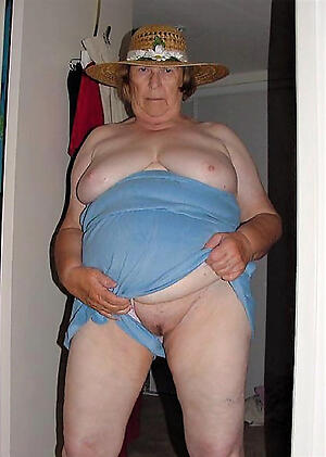 hot older bbw nude stripping