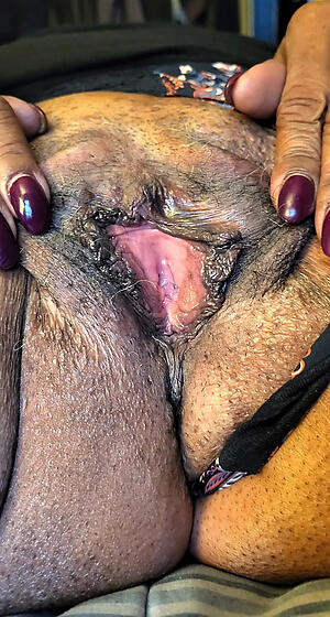 granny pussy posing in the altogether