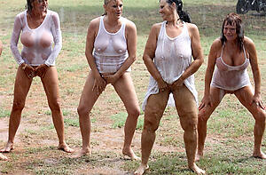 grannies outdoors amateur pics