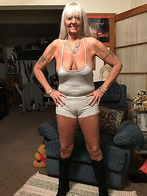 a older women cameltoe shows us her pussy