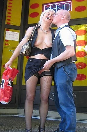 photoshooting with naked older couple