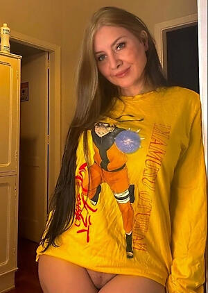 a 50 plus granny shows us the brush pussy