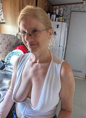 porn older dwelling-place wifes