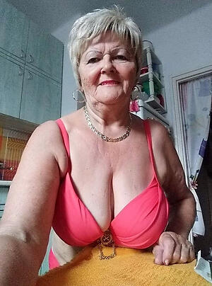 old sexy gentlemen poses naked