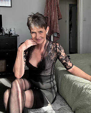 sexy cougar granny show off