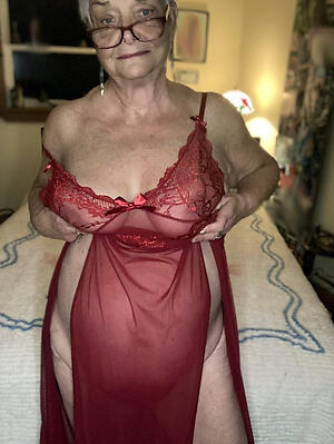 photoshooting in the matter of naked hot grandmas